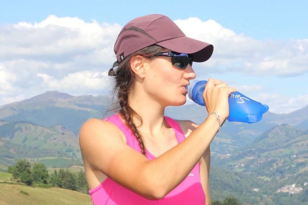 Mafate Gourde souple pliable - Flasque d'hydratation 350 ML - bouteille  d'eau souple pour le sport, running, trail, randonnée, marche nordique,  vélo - Bleu Accessoires Bidons / Bidons à main Running Trail